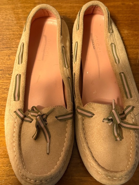 Gucci Shoes - Gucci Beige Suede Women's Moccasins with Pink Insole and Ribbon Bow